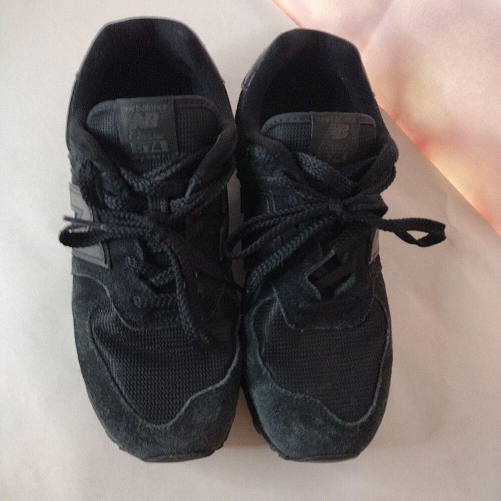 New Balance 574 Shoes Teens Size 7 Black Suede Sneakers Athletic GC574BVS